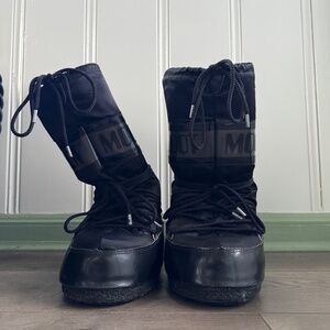Moon Boot High Black Size 9